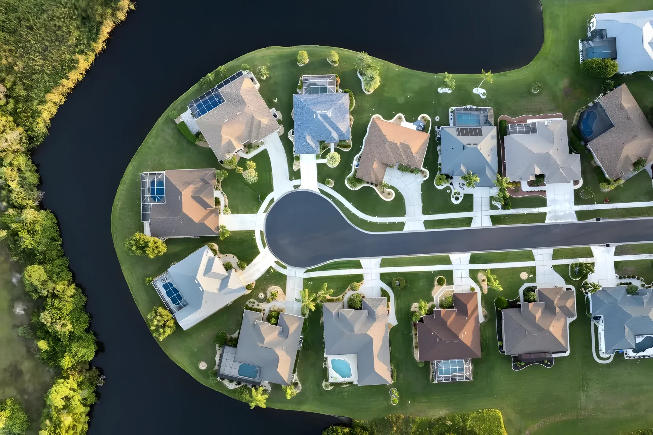 Maintained common areas in a Tampa HOA community